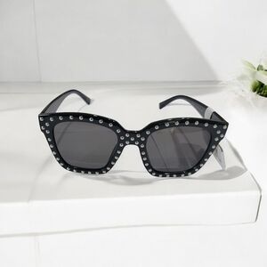 NWT Ophelia Roe Studded Black Sunglass